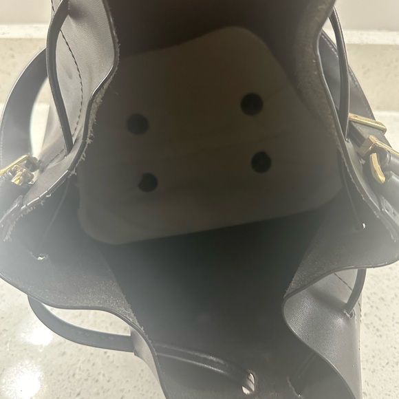 Vince Camuto genuine leather bucket bag - Picture 6 of 9